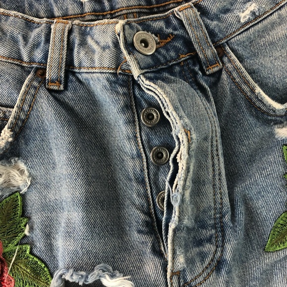 Zara denim cutoff shorts embroidered rose - Picture 4 of 8